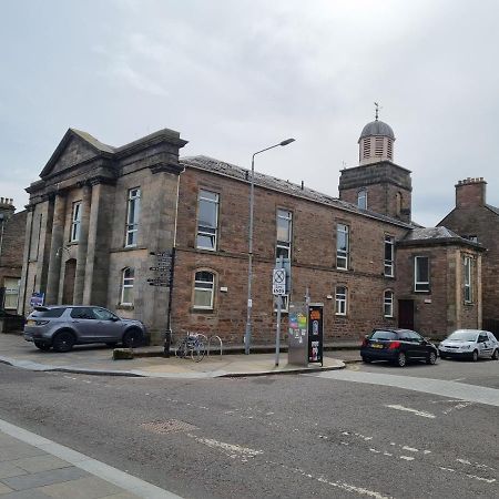 Stunning Spacious Apartment On River Ness إينفيرنيس المظهر الخارجي الصورة