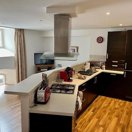 Stunning Spacious Apartment On River Ness إينفيرنيس المظهر الخارجي الصورة
