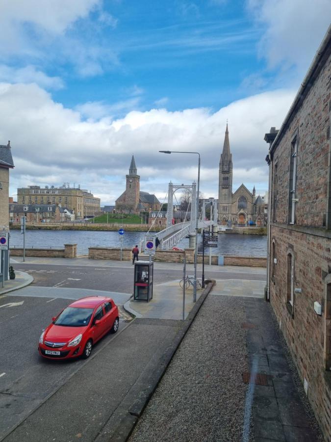 Stunning Spacious Apartment On River Ness إينفيرنيس المظهر الخارجي الصورة