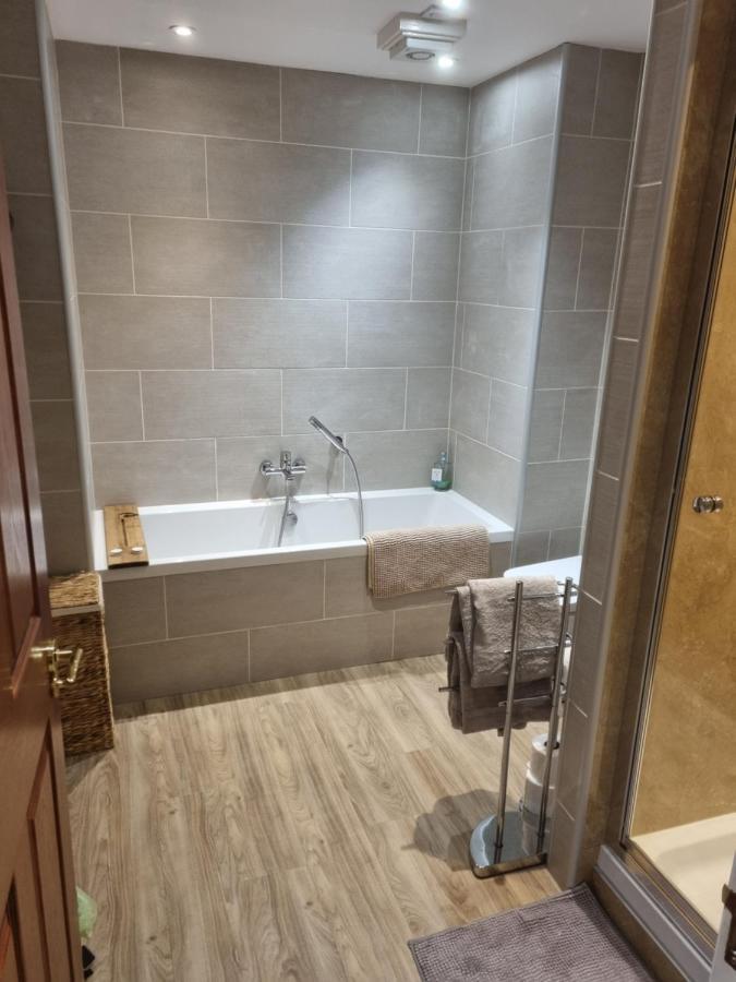 Stunning Spacious Apartment On River Ness إينفيرنيس المظهر الخارجي الصورة