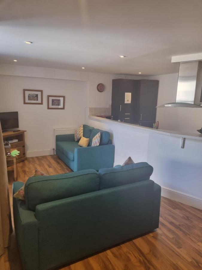 Stunning Spacious Apartment On River Ness إينفيرنيس المظهر الخارجي الصورة