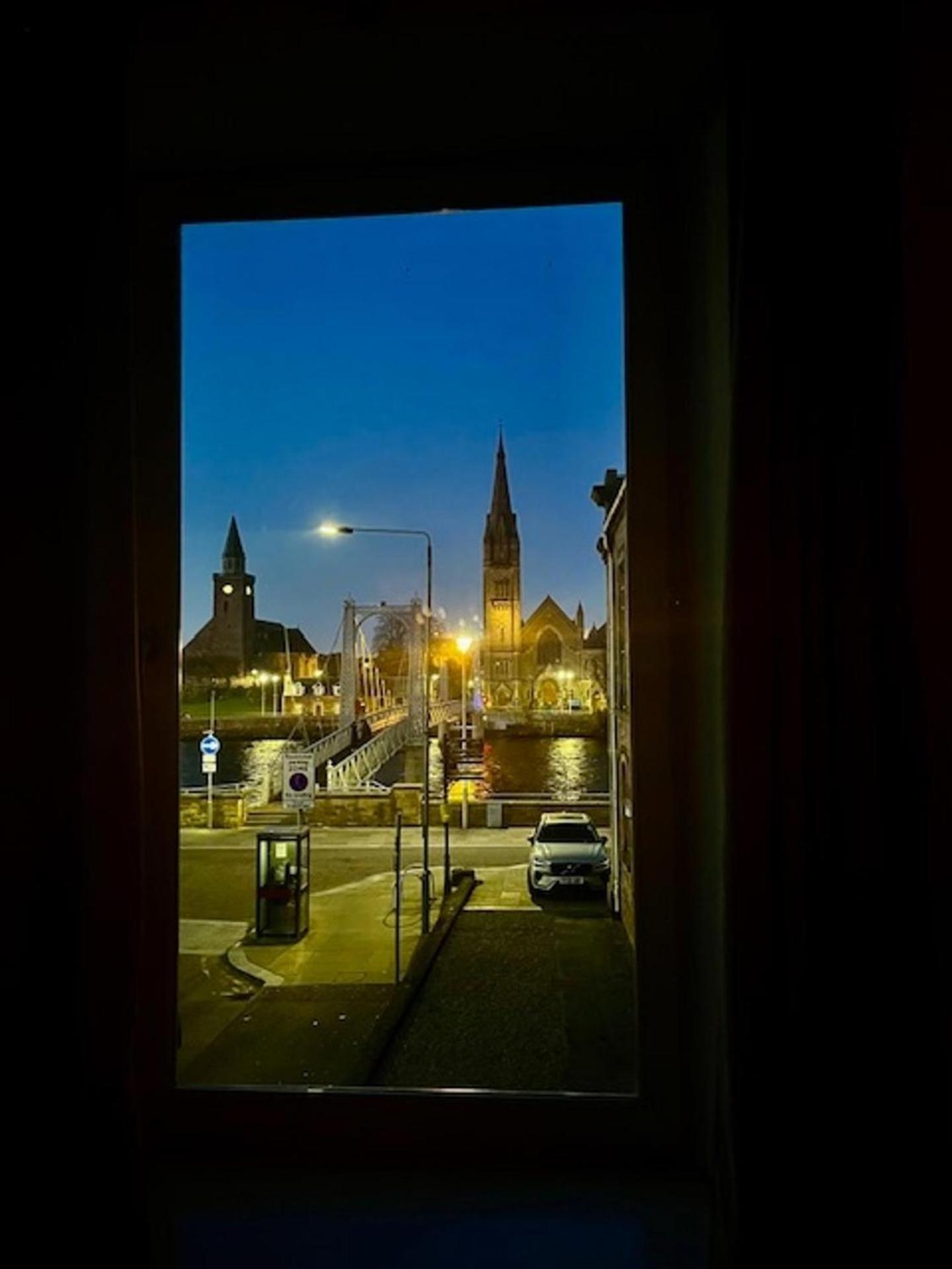Stunning Spacious Apartment On River Ness إينفيرنيس المظهر الخارجي الصورة