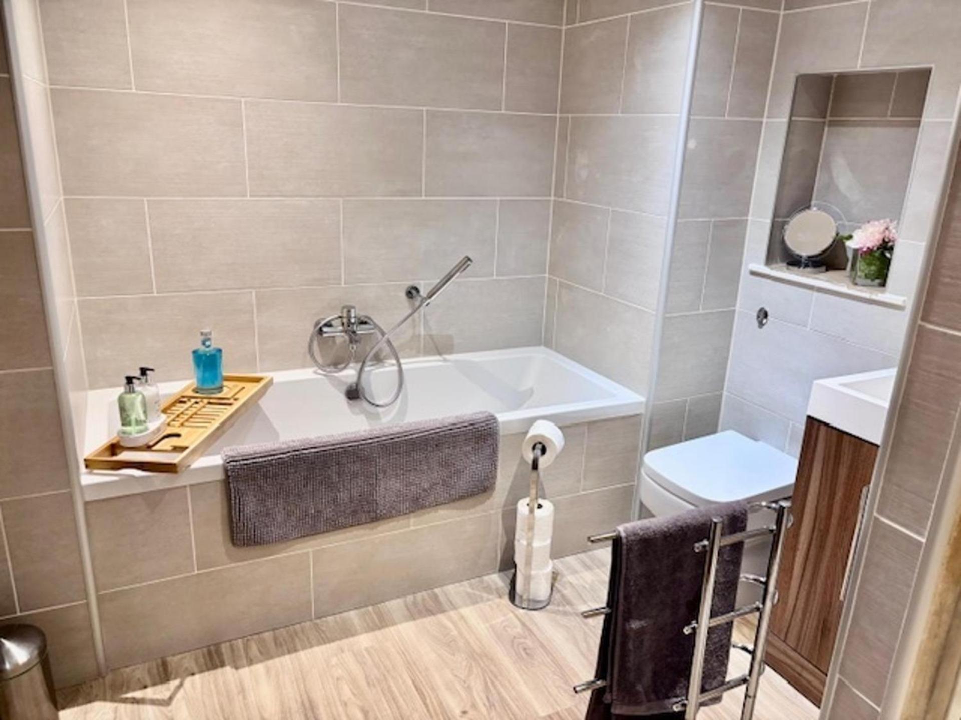 Stunning Spacious Apartment On River Ness إينفيرنيس المظهر الخارجي الصورة