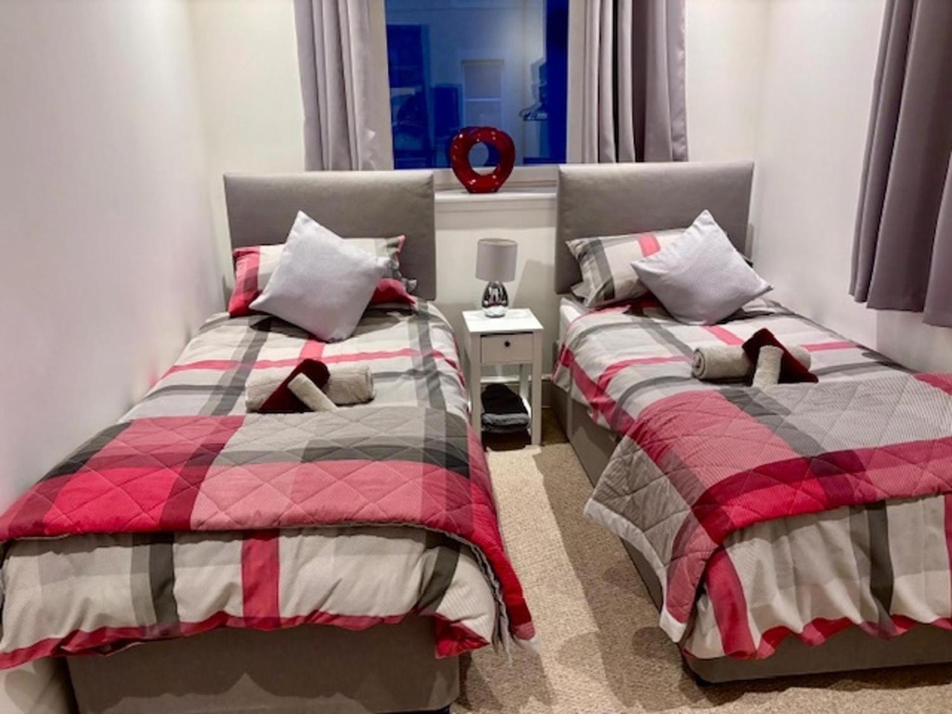 Stunning Spacious Apartment On River Ness إينفيرنيس المظهر الخارجي الصورة