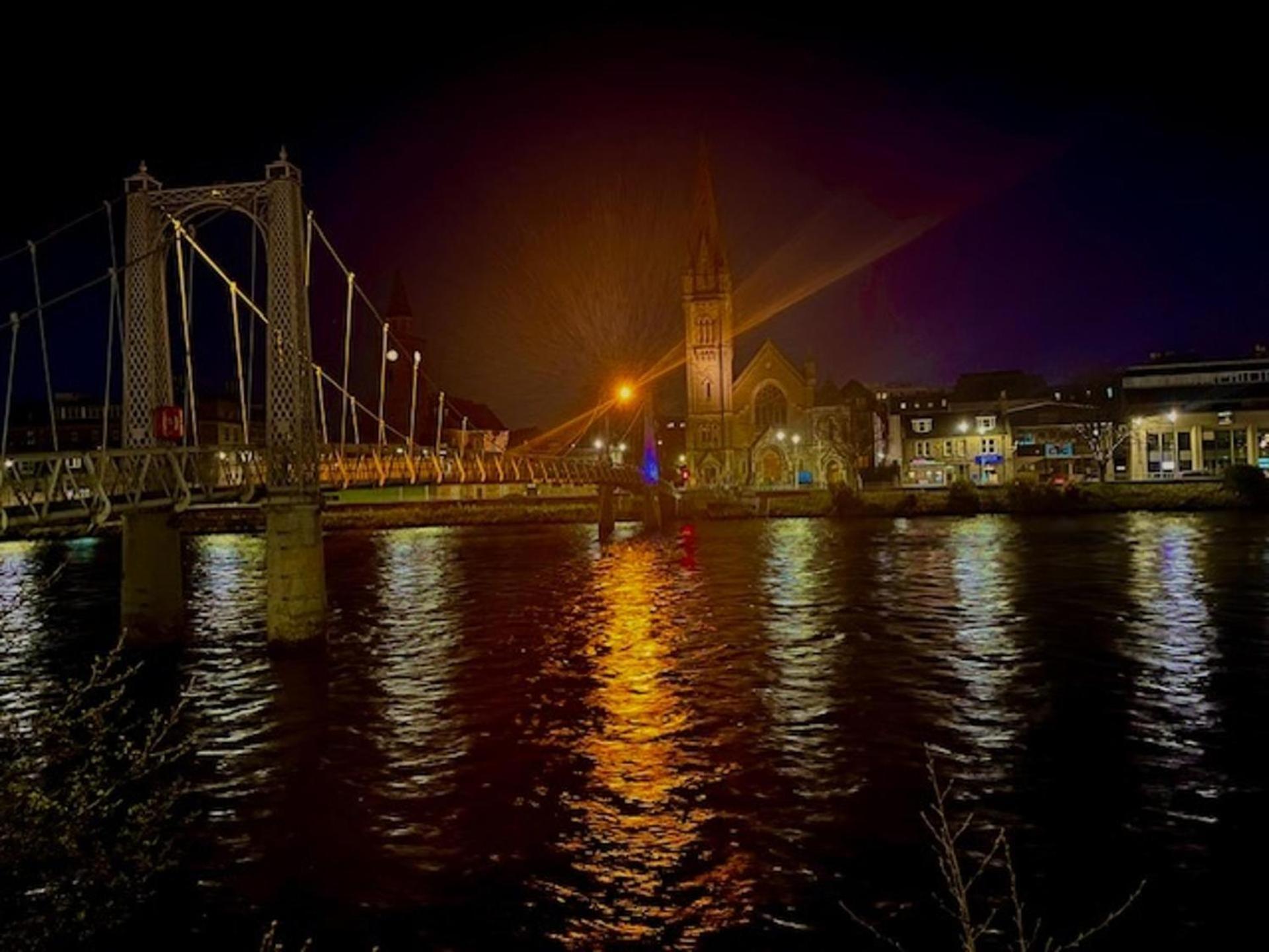 Stunning Spacious Apartment On River Ness إينفيرنيس المظهر الخارجي الصورة